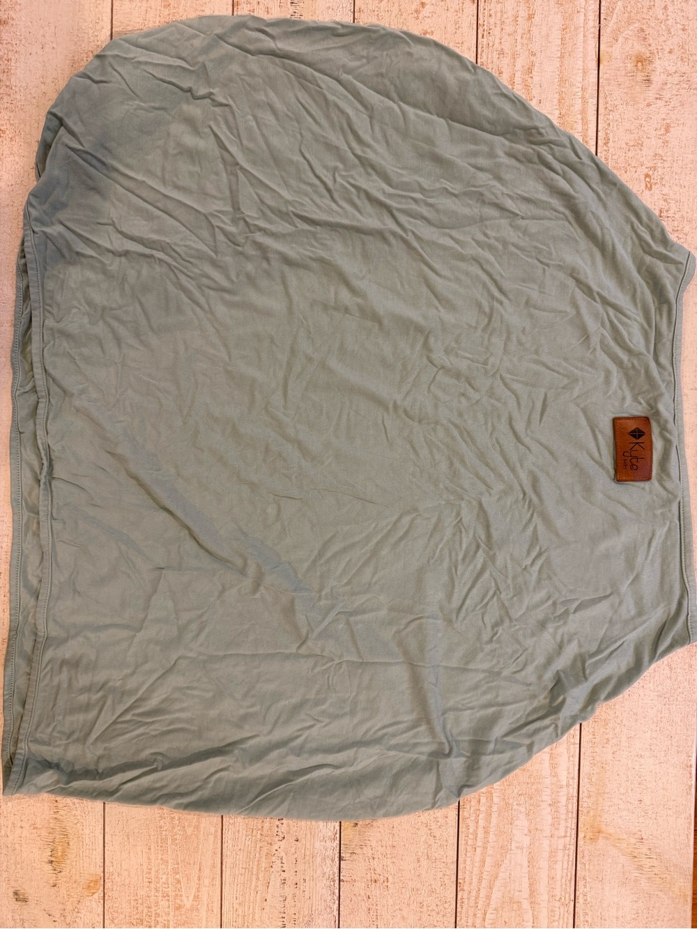 Kyte cover Soft Sage with Leather Logo Patch